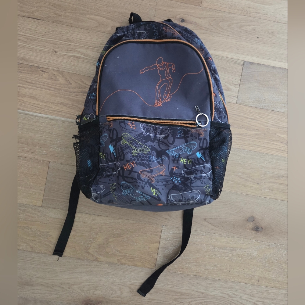 BONO + STREET | Skateboard Graphic Gray Backpack
